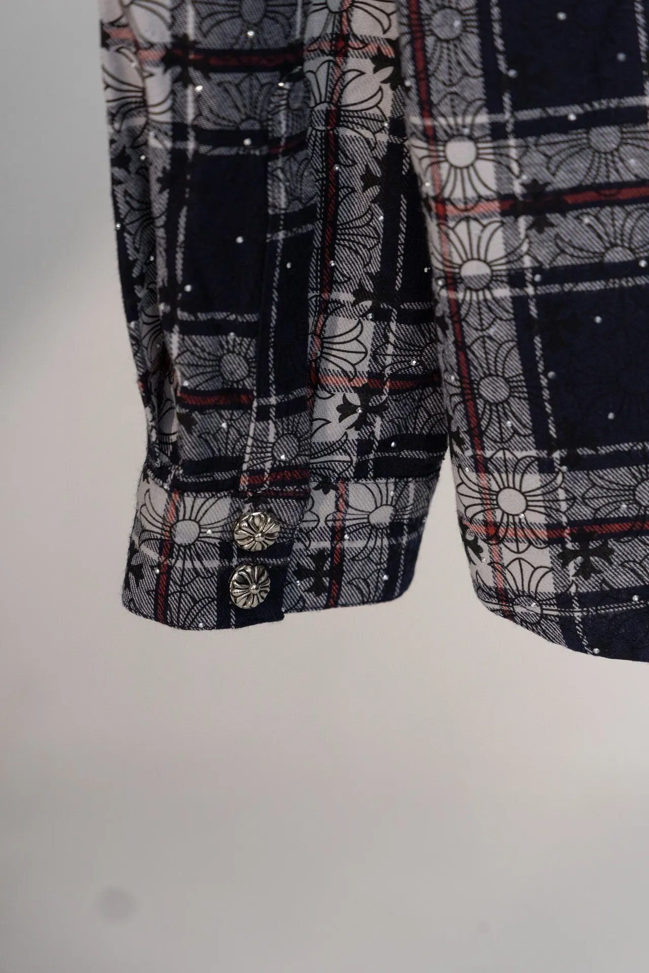 ：F 138- Chroe Hets CH ！ W ， ， ！！ Premium ，1.9W ， ， ， ！ ！ Quality Breathable ！ ！ ！ ， ，22SS T ， ！Black 、 、 ， ， ， Chrome Hearts 、Classic 、 ， ！ ： Navy Blue Blue Size：S-XL S： 72 112 51 M： 74 116 52 L： 76 120 53 XL： 78 124 54